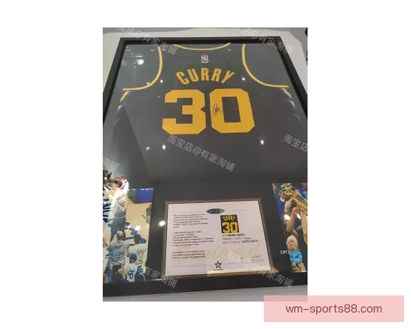 库里晒图致敬父亲球衣退役传奇光芒永照球馆穹顶